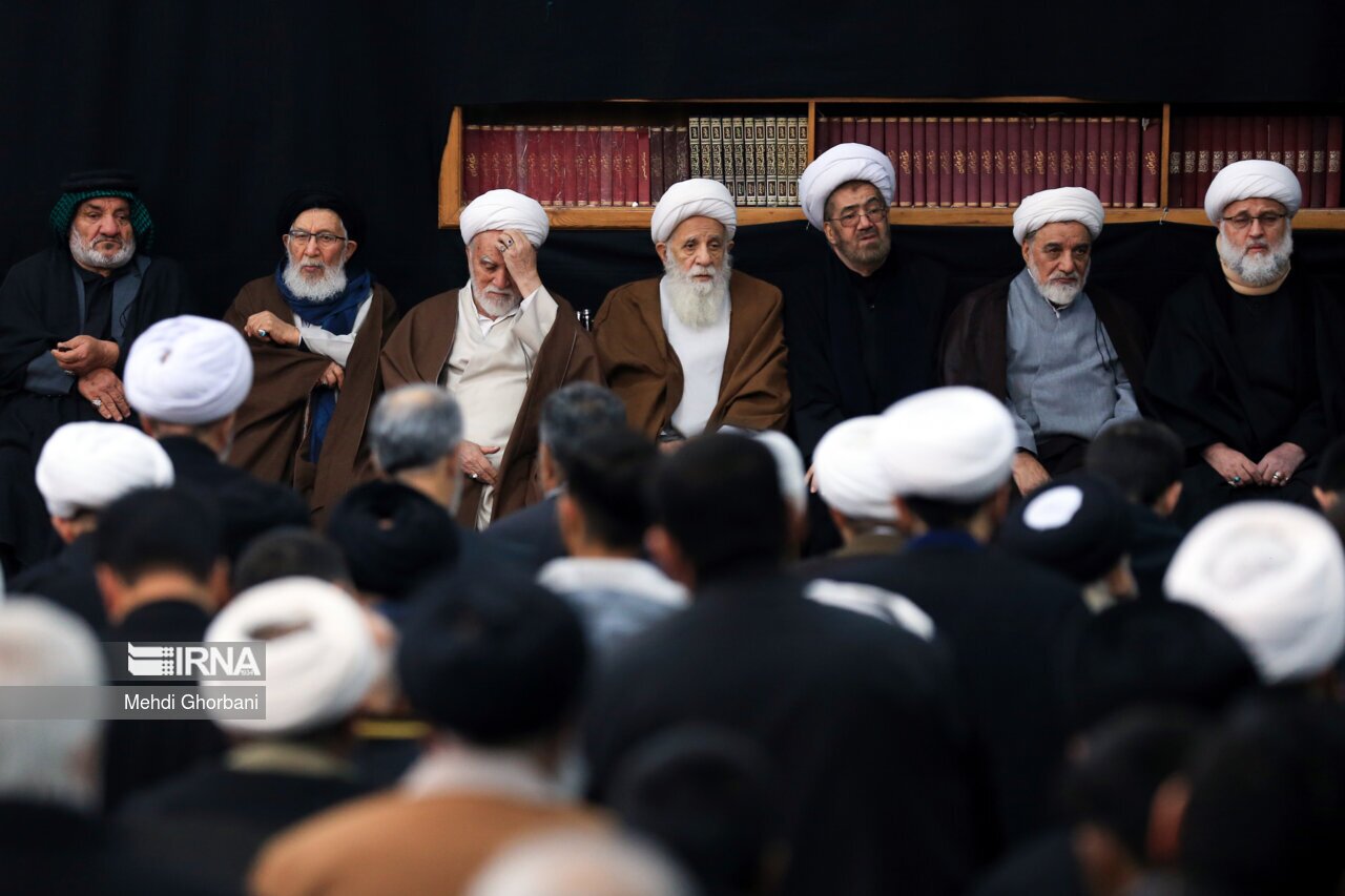 تصاویر: تشییع پیکر همسر آیت الله وحید خراسانی