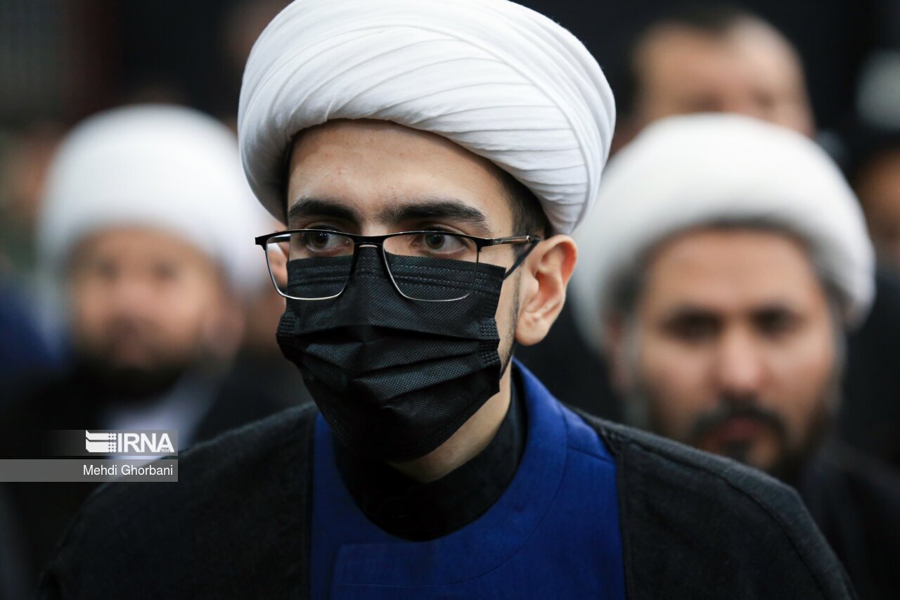 تصاویر: تشییع پیکر همسر آیت الله وحید خراسانی