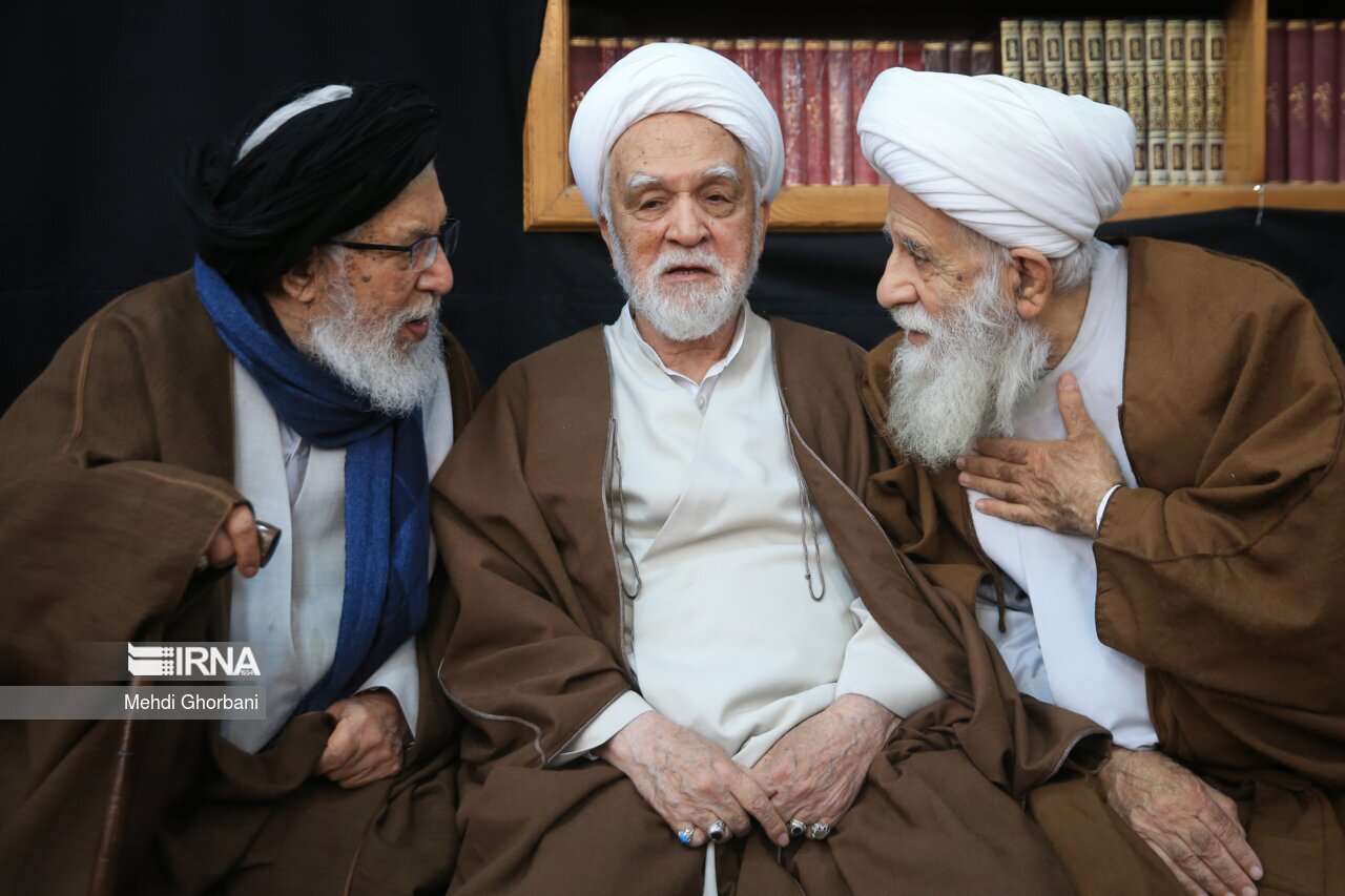 تصاویر: تشییع پیکر همسر آیت الله وحید خراسانی