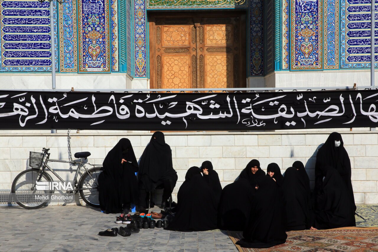 تصاویر: تشییع پیکر همسر آیت الله وحید خراسانی