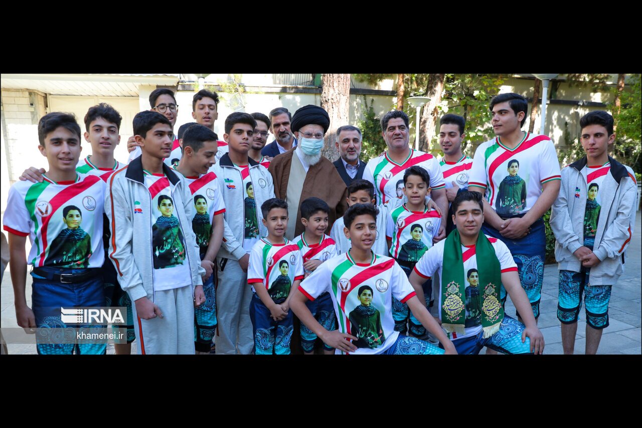 تصاویر: دیدار قهرمانان و مدال‌آوران ورزشی با رهبر انقلاب