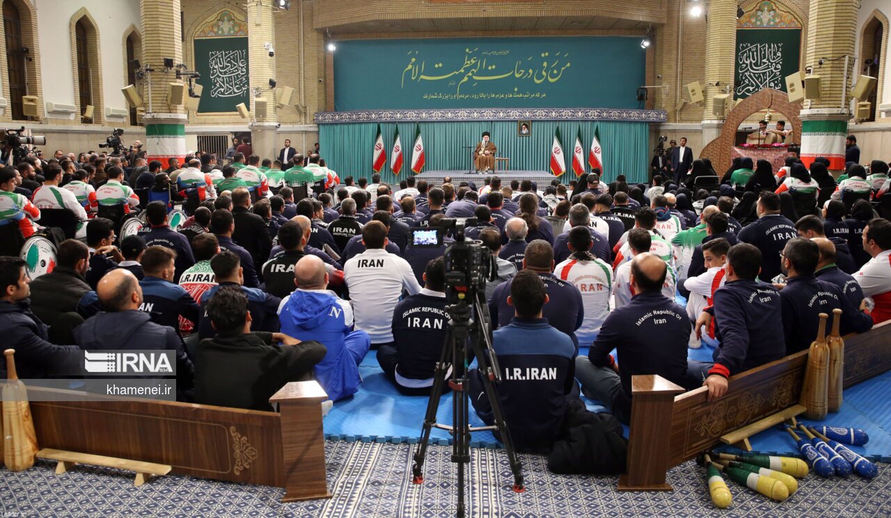 تصاویر: دیدار قهرمانان و مدال‌آوران ورزشی با رهبر انقلاب
