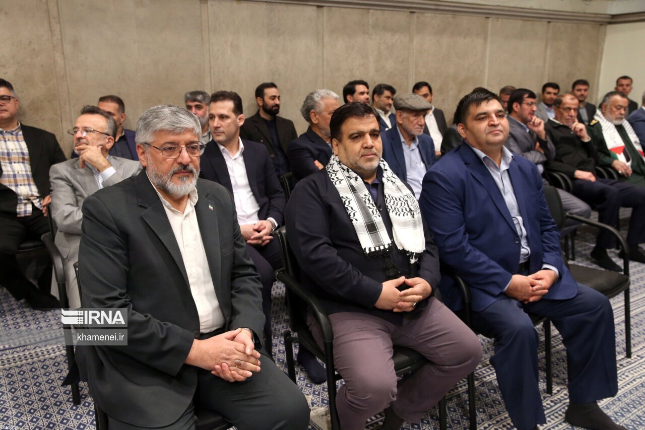 تصاویر: دیدار قهرمانان و مدال‌آوران ورزشی با رهبر انقلاب