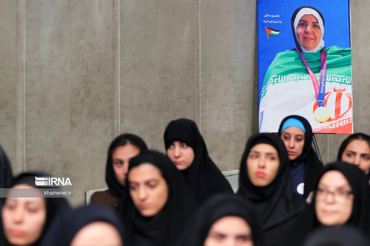 تصاویر: دیدار قهرمانان و مدال‌آوران ورزشی با رهبر انقلاب