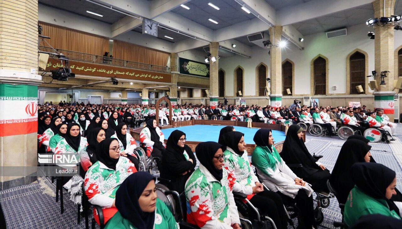 تصاویر: دیدار قهرمانان و مدال‌آوران ورزشی با رهبر انقلاب