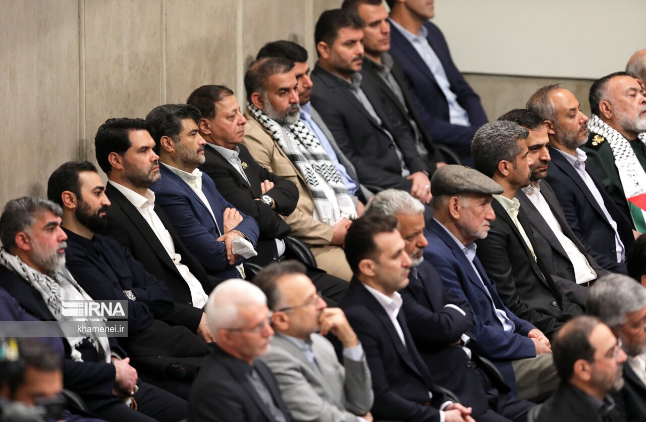 تصاویر: دیدار قهرمانان و مدال‌آوران ورزشی با رهبر انقلاب