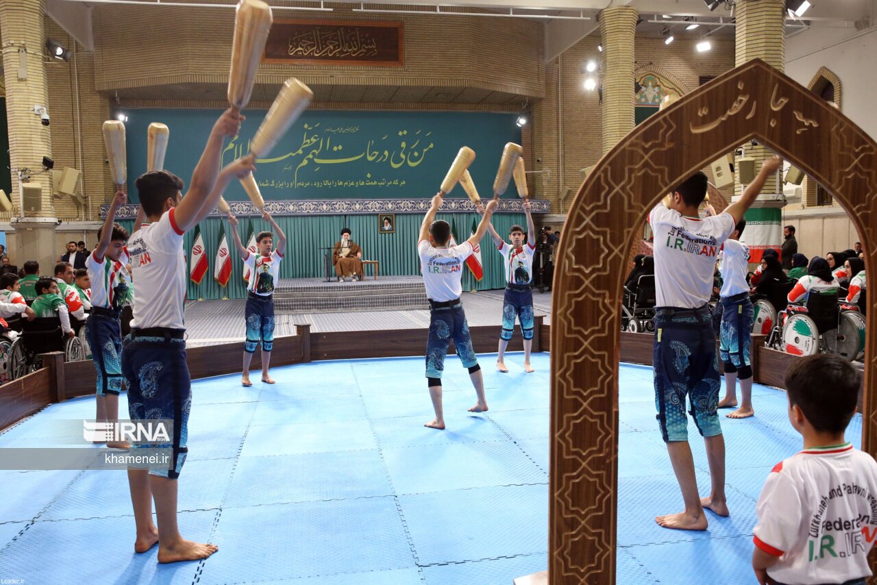 تصاویر: دیدار قهرمانان و مدال‌آوران ورزشی با رهبر انقلاب