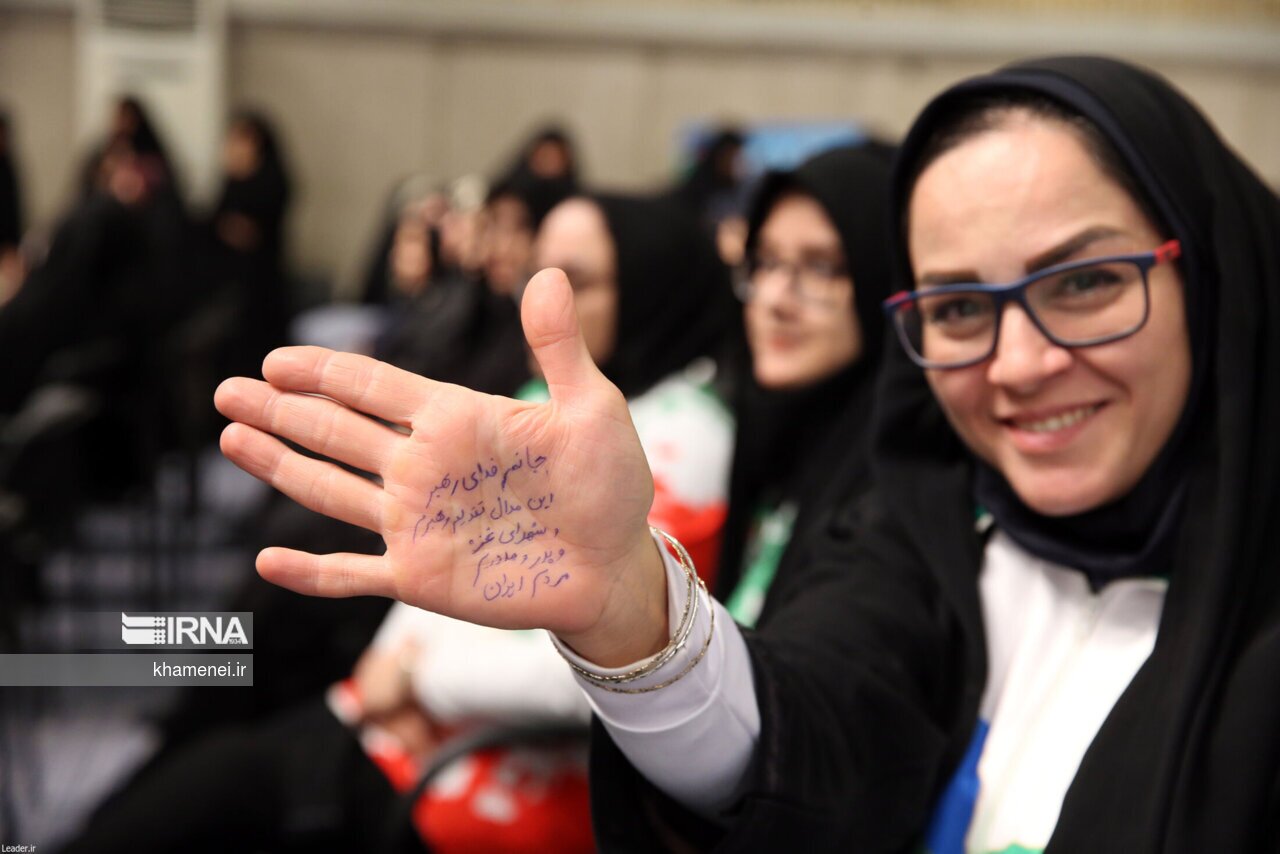 تصاویر: دیدار قهرمانان و مدال‌آوران ورزشی با رهبر انقلاب