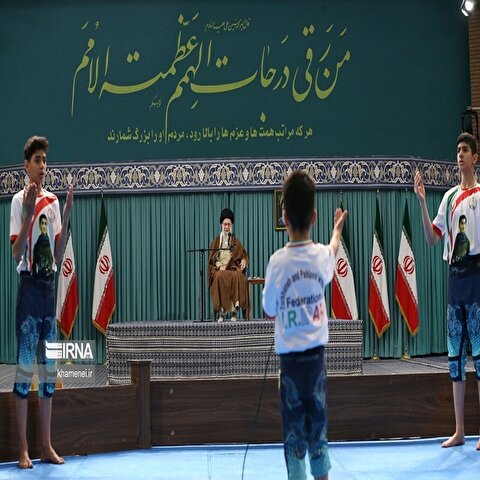 تصاویر: دیدار قهرمانان و مدال‌آوران ورزشی با رهبر انقلاب