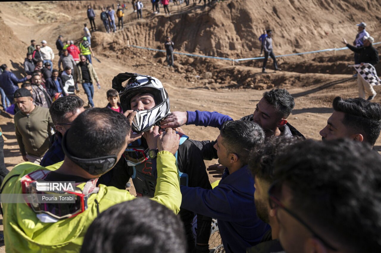 تصاویر: مسابقات موتورسواری اندرو