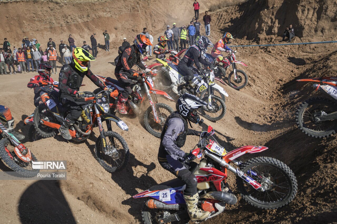 تصاویر: مسابقات موتورسواری اندرو