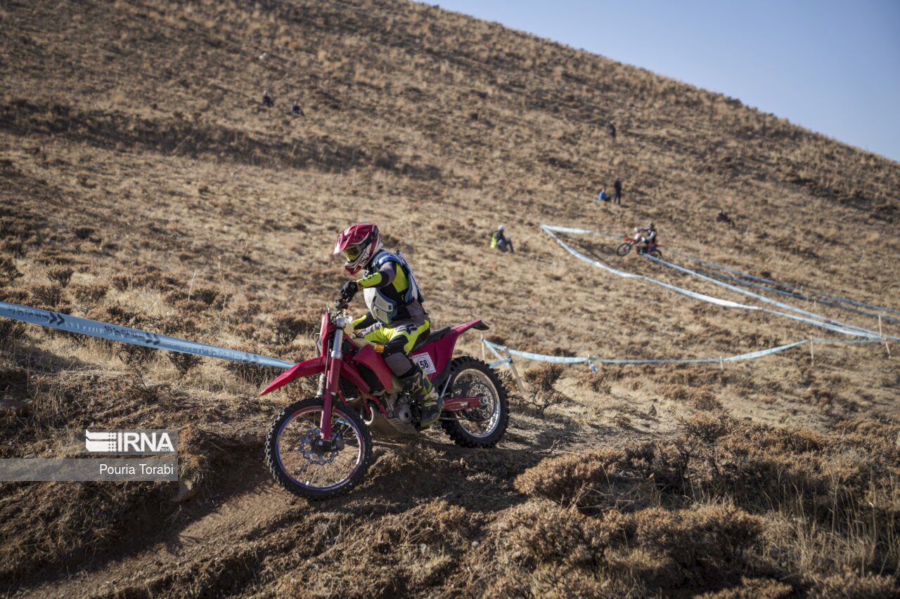 تصاویر: مسابقات موتورسواری اندرو