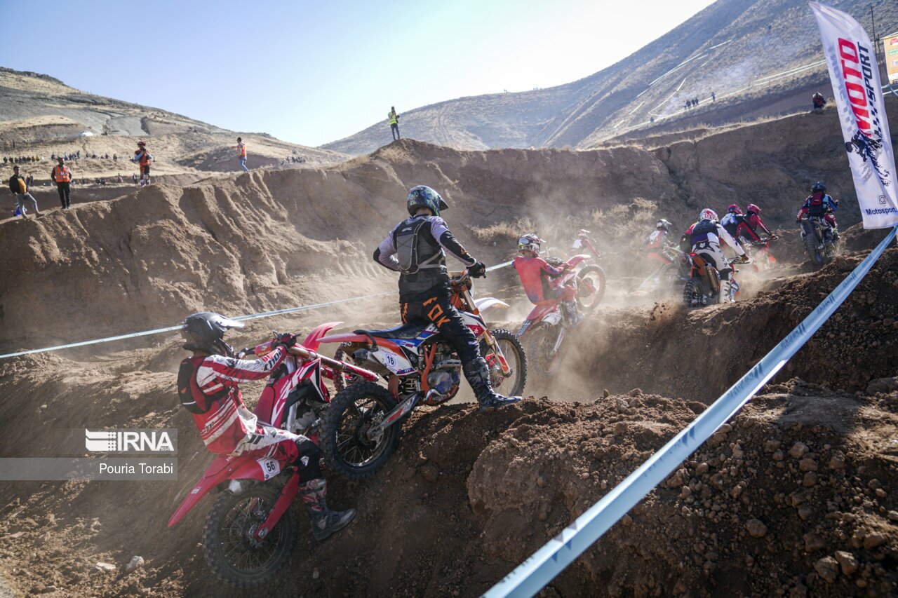 تصاویر: مسابقات موتورسواری اندرو