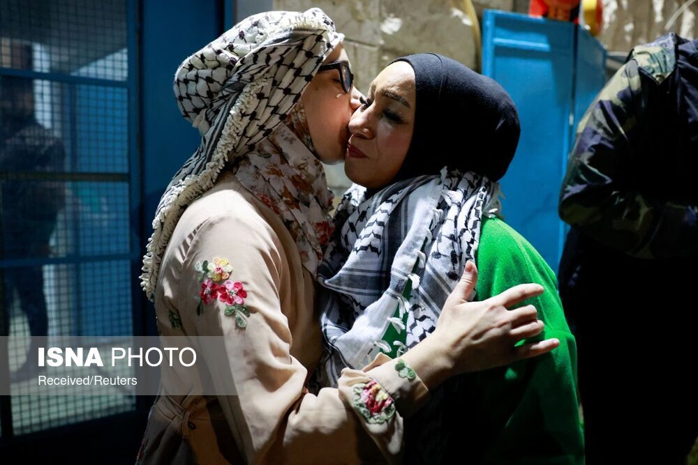 تصاویر: تبادل ۳۹ اسیر فلسطینی با ۱۳ اسیر اسرائیلی