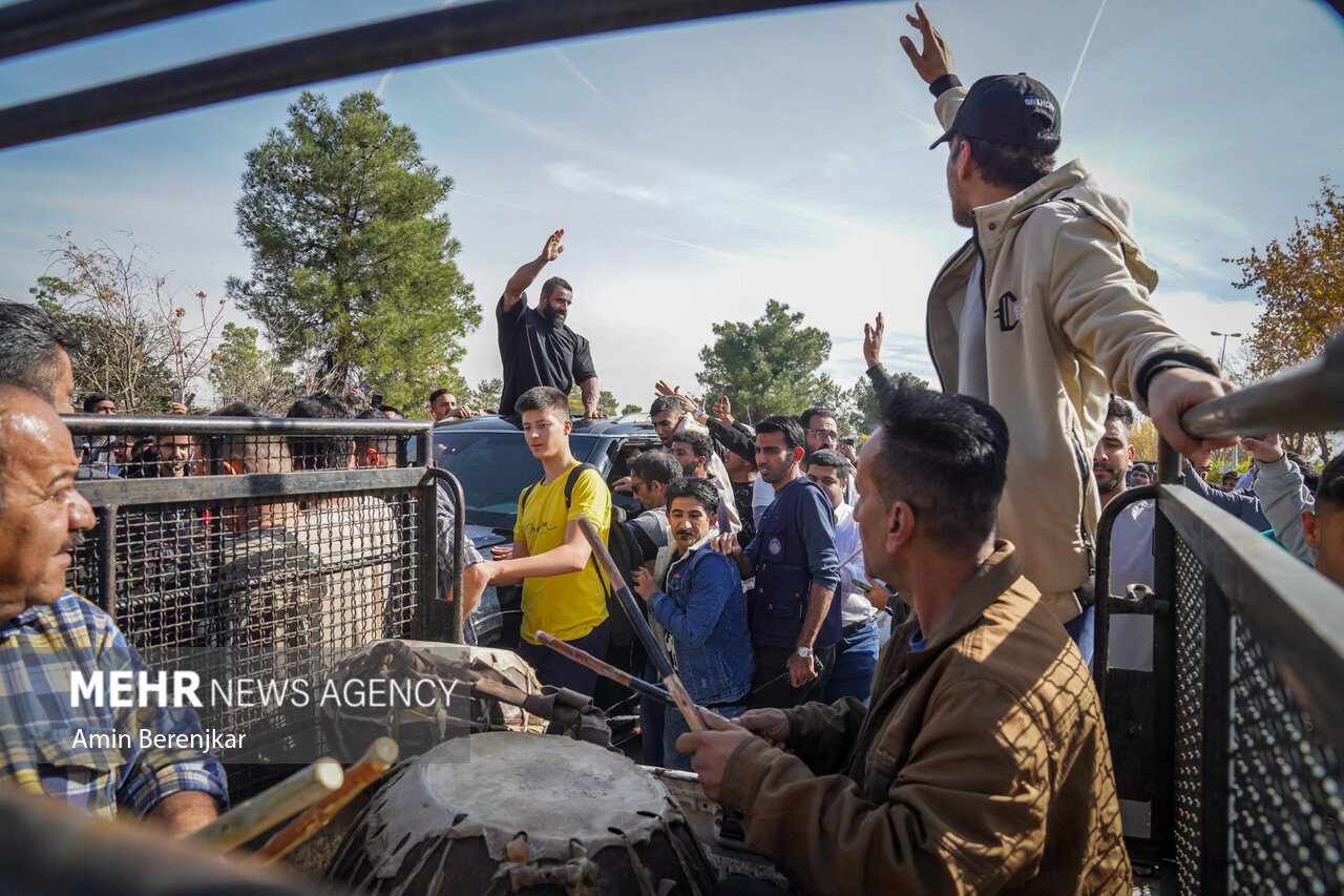 تصاویر: استقبال شیرازی‌ها از «هادی چوپان» نایب قهرمان مستر المپیا