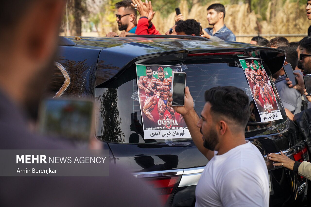 تصاویر: استقبال شیرازی‌ها از «هادی چوپان» نایب قهرمان مستر المپیا