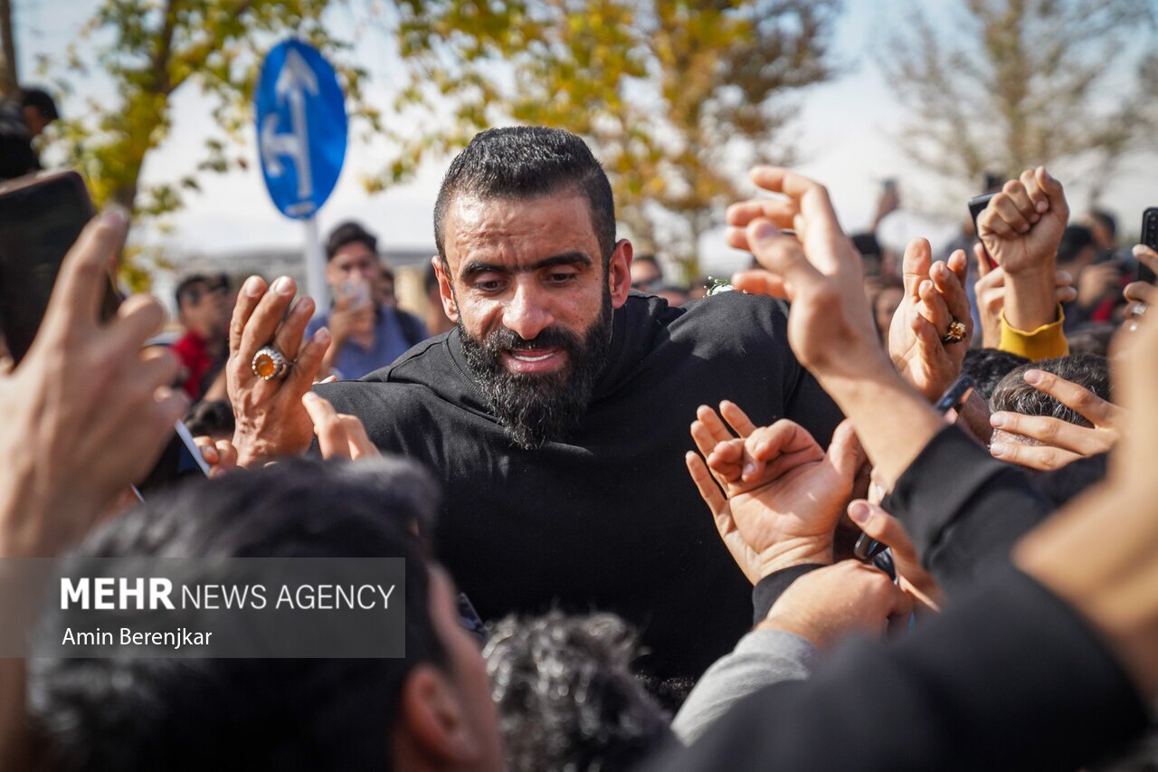 تصاویر: استقبال شیرازی‌ها از «هادی چوپان» نایب قهرمان مستر المپیا