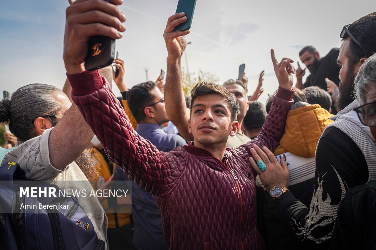 تصاویر: استقبال شیرازی‌ها از «هادی چوپان» نایب قهرمان مستر المپیا