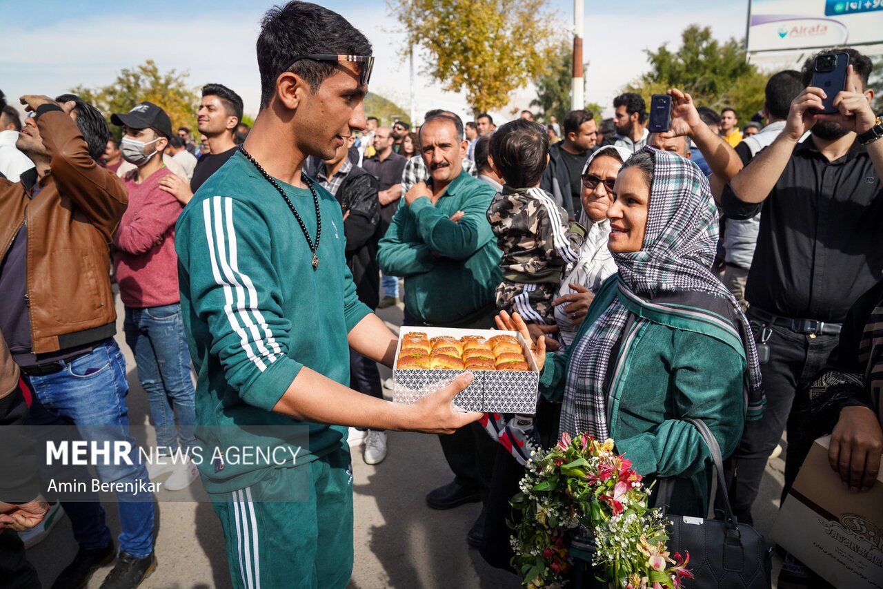 تصاویر: استقبال شیرازی‌ها از «هادی چوپان» نایب قهرمان مستر المپیا
