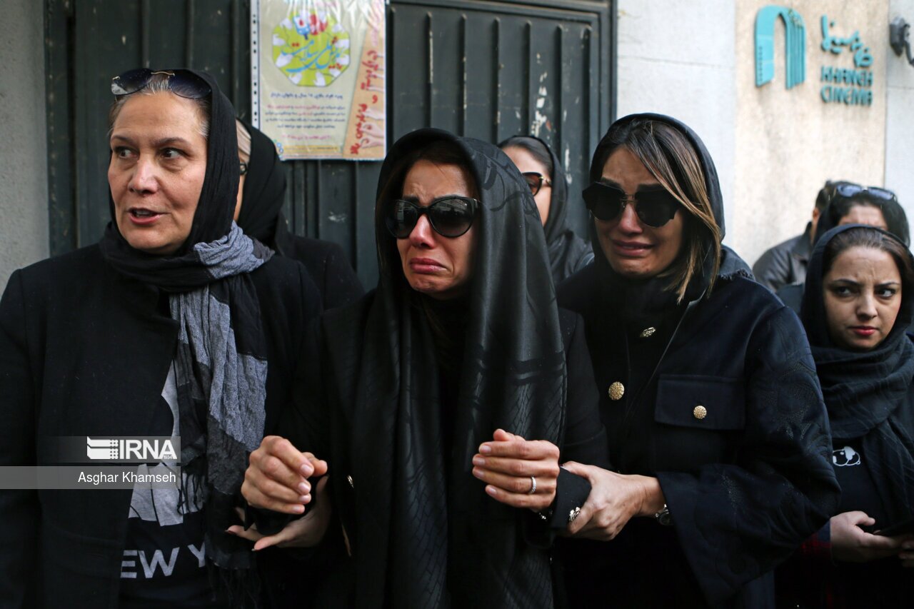 تصاویر: تشییع پیکر «بیتا فرهی»