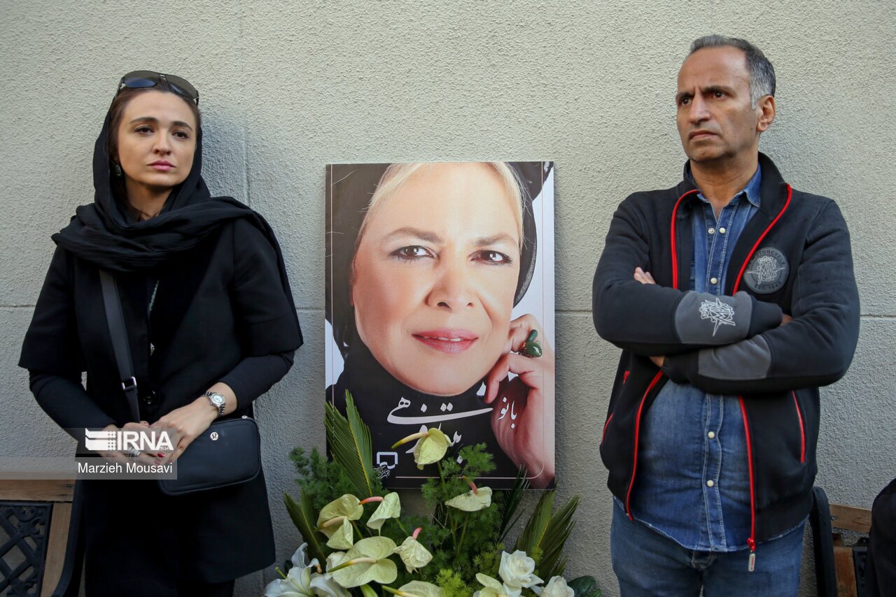 تصاویر: تشییع پیکر «بیتا فرهی»