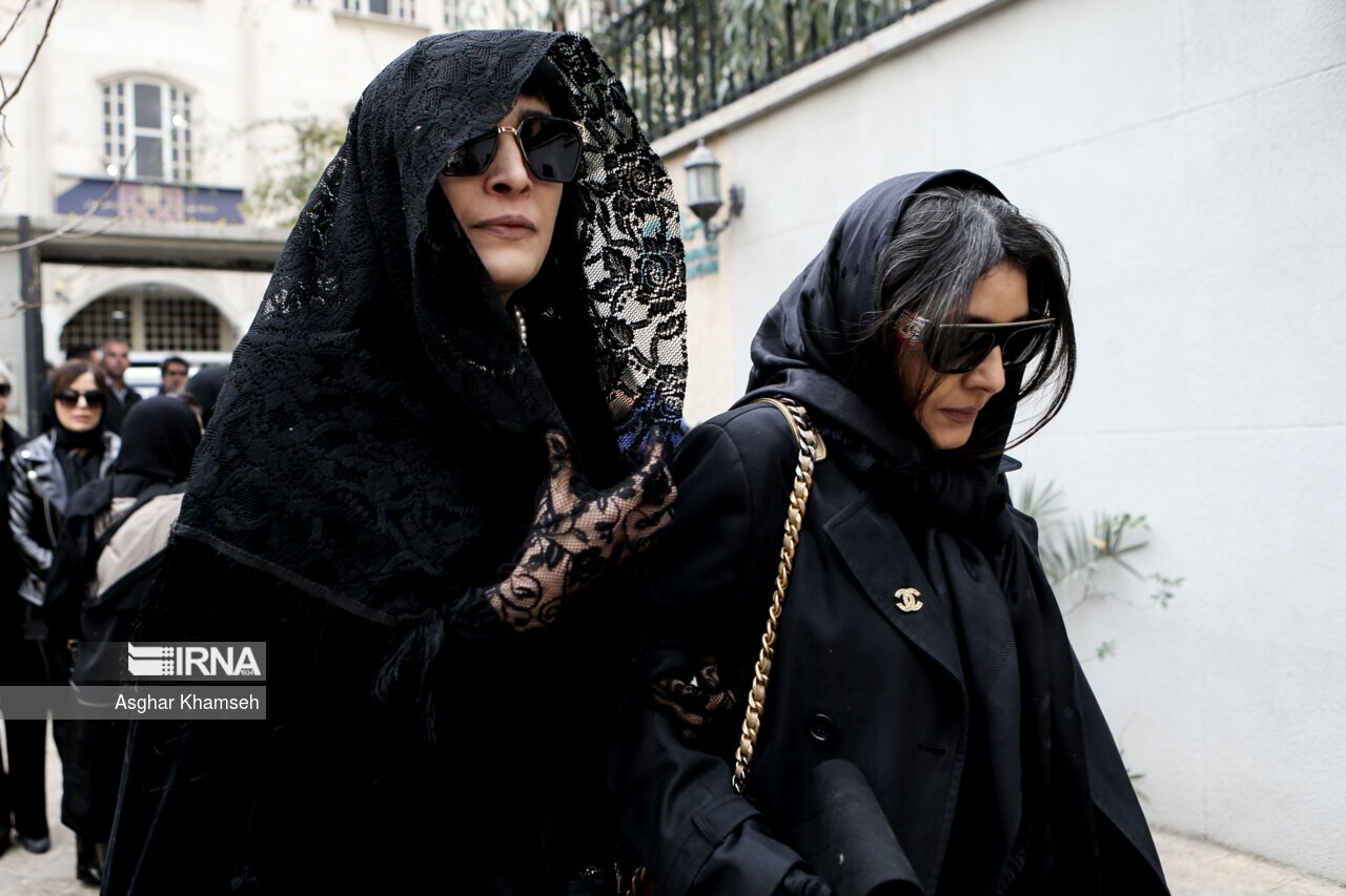 تصاویر: تشییع پیکر «بیتا فرهی»