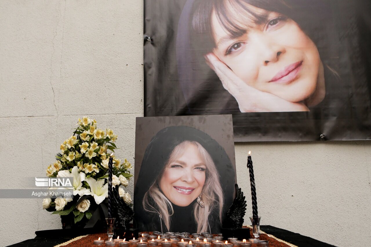 تصاویر: تشییع پیکر «بیتا فرهی»