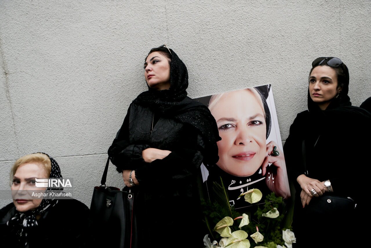 تصاویر: تشییع پیکر «بیتا فرهی»