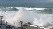 ویدیو / امواج غول‌پیکر دریا در شهر گیرسون ترکیه
