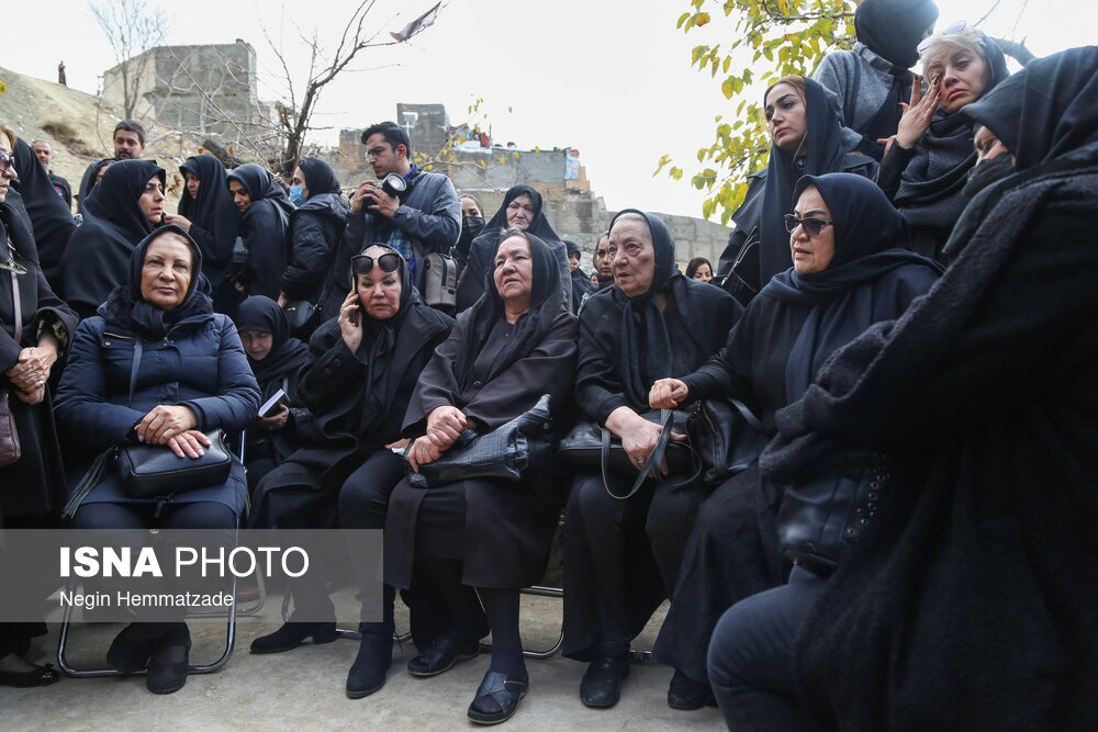 تصاویر: راسم تشییع پیکر پروانه معصومی