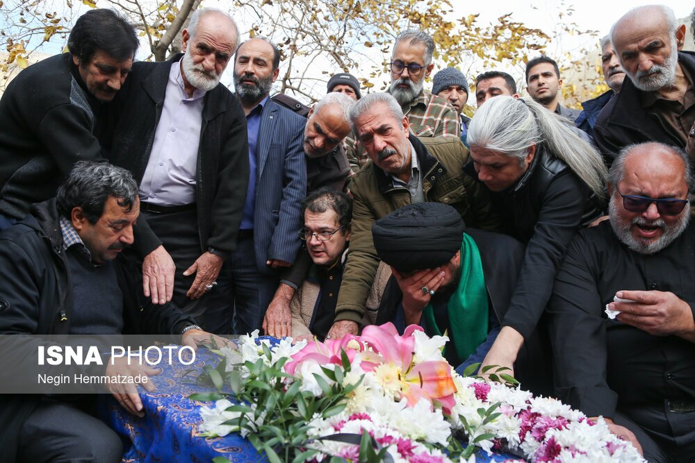 تصاویر: راسم تشییع پیکر پروانه معصومی