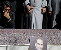 ببینید/ اشک‌های تلخ یوسف تیموری در مراسم خاکسپاری زنده یاد رضا داودنژاد
