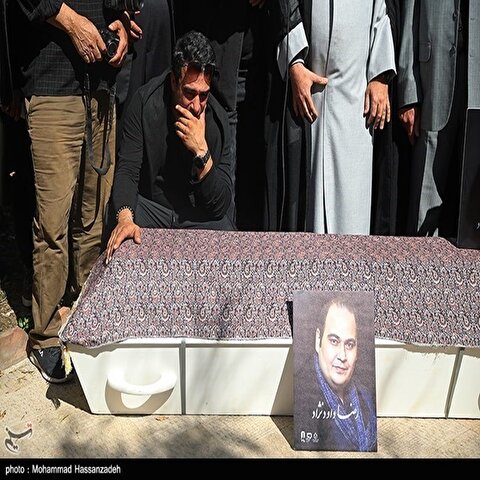 تصاویر: مراسم تشییع پیکر رضا داودنژاد