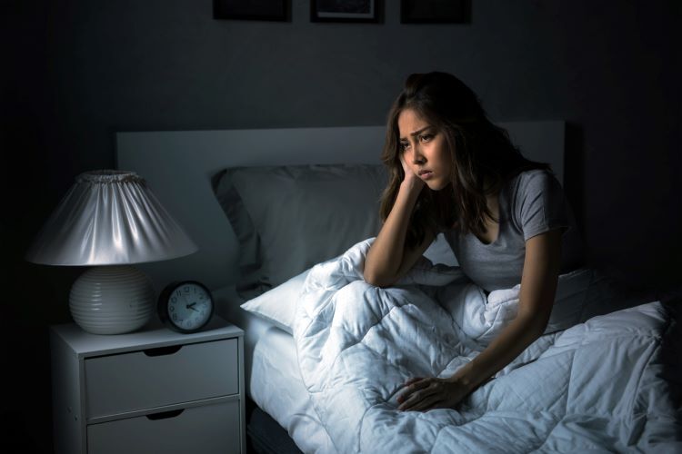 نتایج نظرسنجی گالوپ: زنان کمتر می‌خوابند و استرس بیشتری دارند