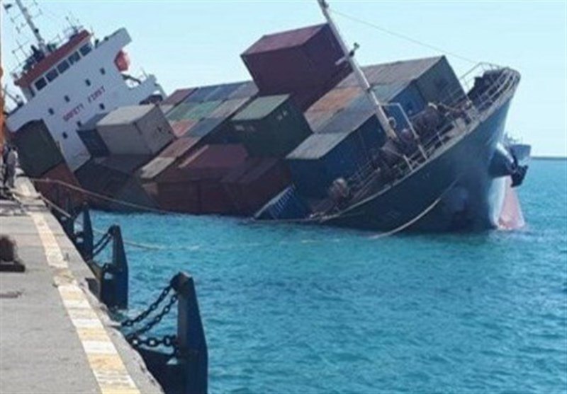 رئیس اداره بنادر و دریانوردی جاسک: نجات 21 خدمه نفتکش سریلانکایی ‌در دریای عمان ‌‌
