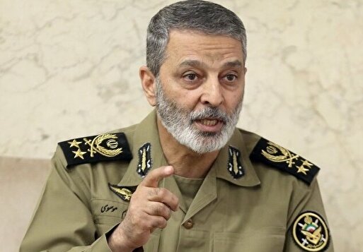 فرمانده کل ارتش در واکنش به حادثه اصفهان: چند شی پرنده بود که به آن‌ها تیراندازی شده بود / از هر دیوانه‌ای، بی عقلی بر می‌آید / [اسرائیل] واکنش ایران را پیش از این دیده‌