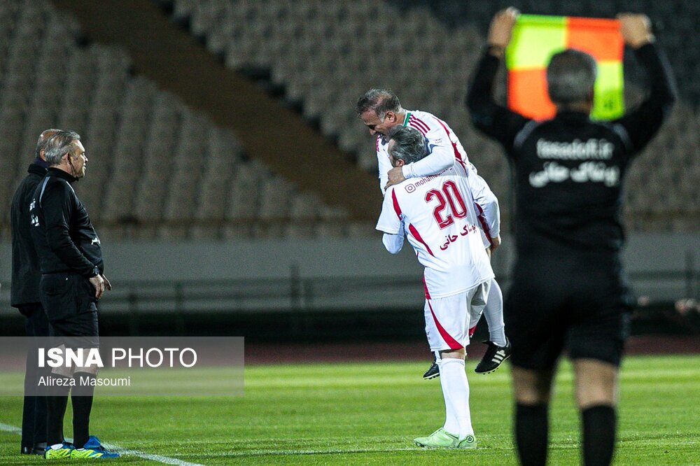 تصاویر: دیدار تیم‌های «منتخب ۹۸» و «پیشکسوتان سرخابی‌ها»