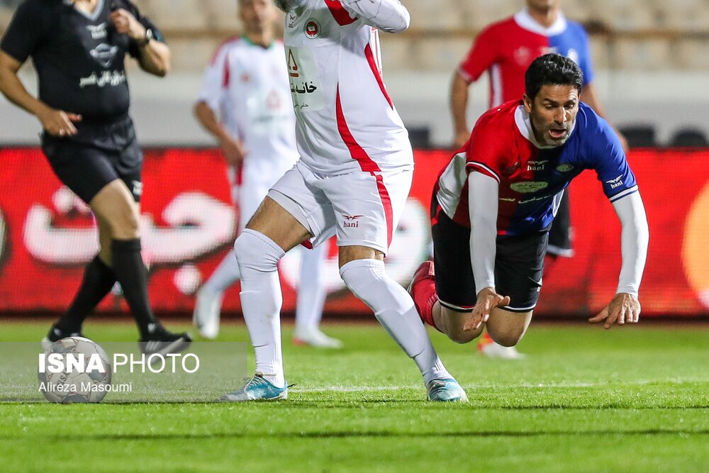 تصاویر: دیدار تیم‌های «منتخب ۹۸» و «پیشکسوتان سرخابی‌ها»