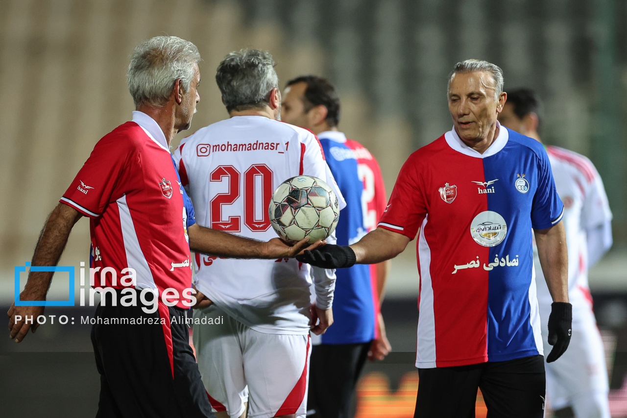 تصاویر: دیدار تیم‌های «منتخب ۹۸» و «پیشکسوتان سرخابی‌ها»