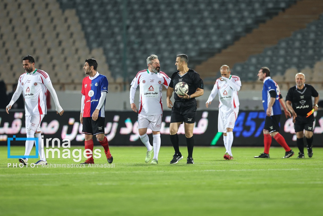 تصاویر: دیدار تیم‌های «منتخب ۹۸» و «پیشکسوتان سرخابی‌ها»