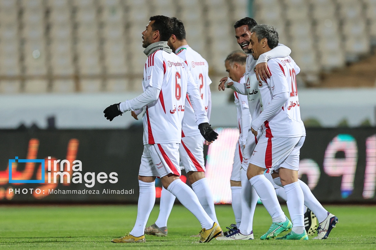 تصاویر: دیدار تیم‌های «منتخب ۹۸» و «پیشکسوتان سرخابی‌ها»