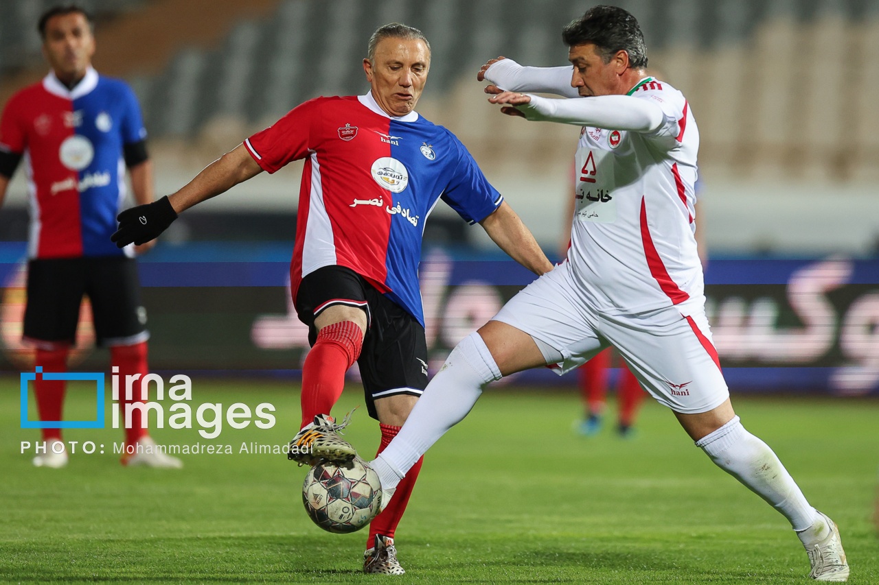 تصاویر: دیدار تیم‌های «منتخب ۹۸» و «پیشکسوتان سرخابی‌ها»