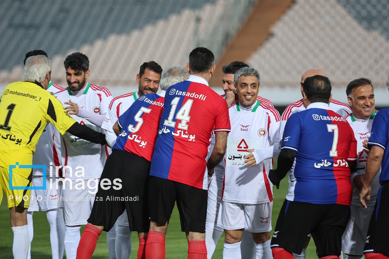 تصاویر: دیدار تیم‌های «منتخب ۹۸» و «پیشکسوتان سرخابی‌ها»