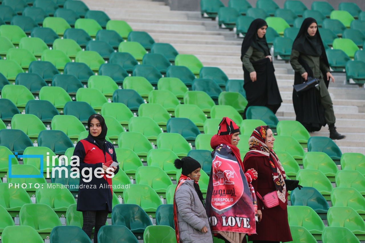 تصاویر: دیدار تیم‌های «منتخب ۹۸» و «پیشکسوتان سرخابی‌ها»