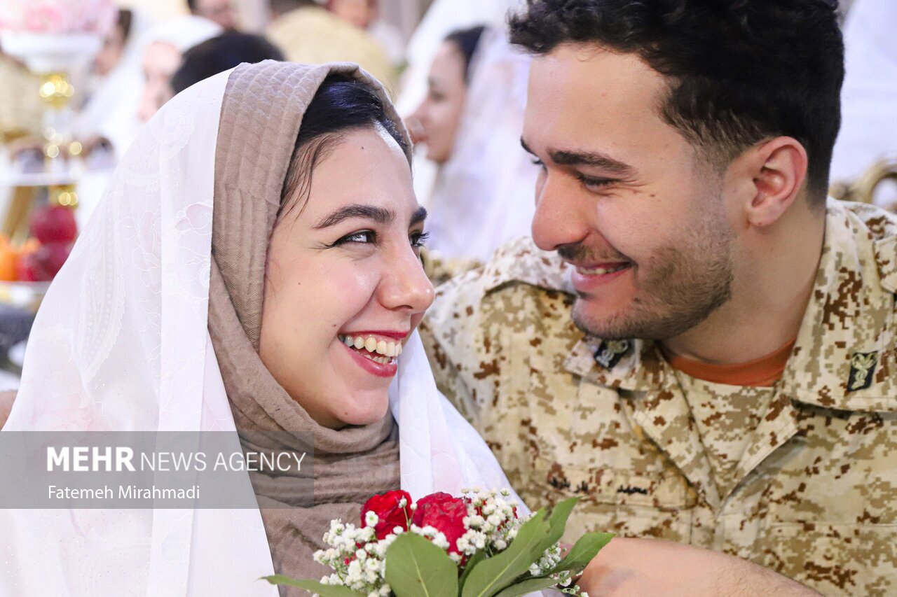تصاویر: مراسم ازدواج ۵۰ زوج متخصص سرباز