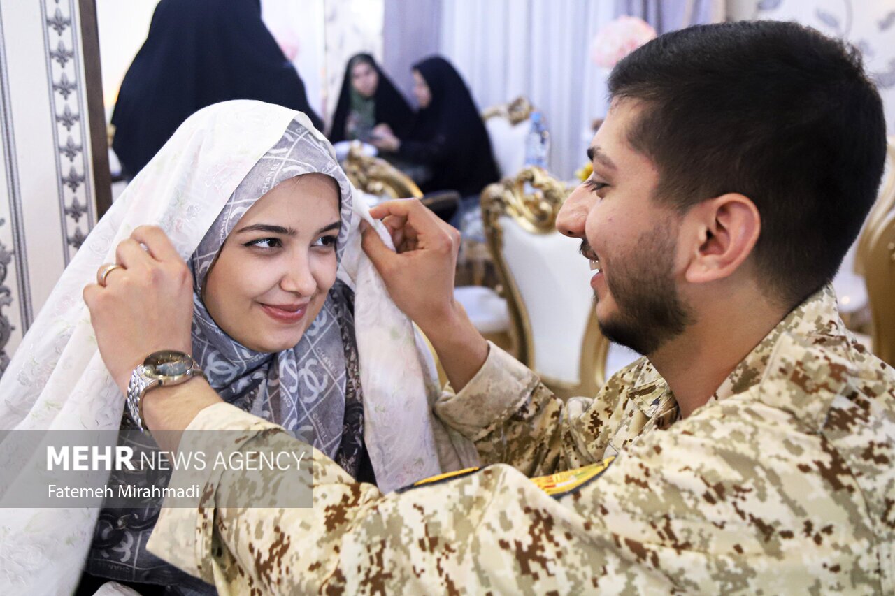 تصاویر: مراسم ازدواج ۵۰ زوج متخصص سرباز