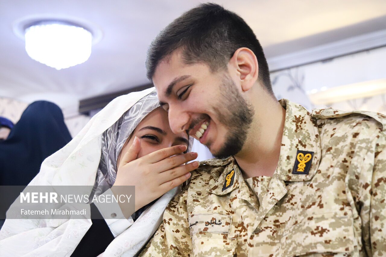 تصاویر: مراسم ازدواج ۵۰ زوج متخصص سرباز