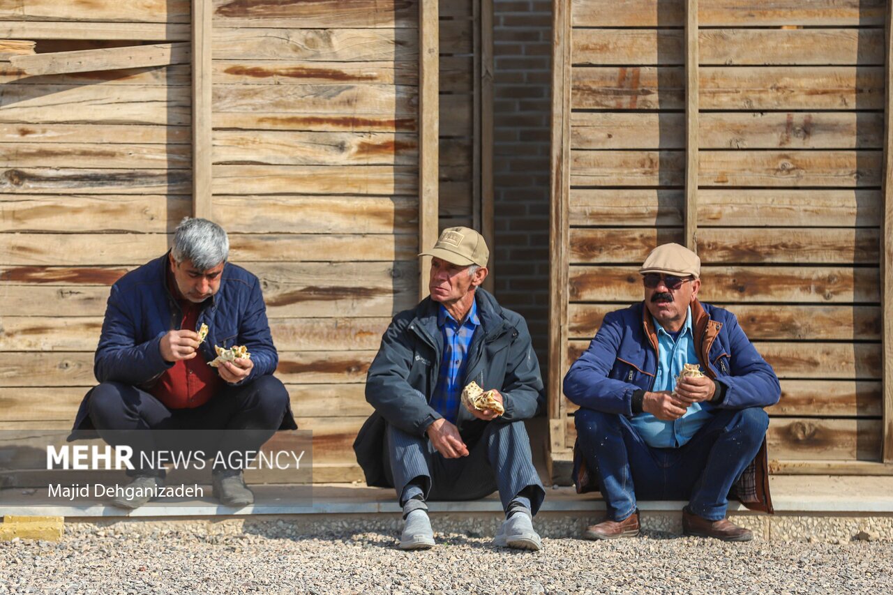 تصاویر: طولانی‌ترین کباب ایران در یزد