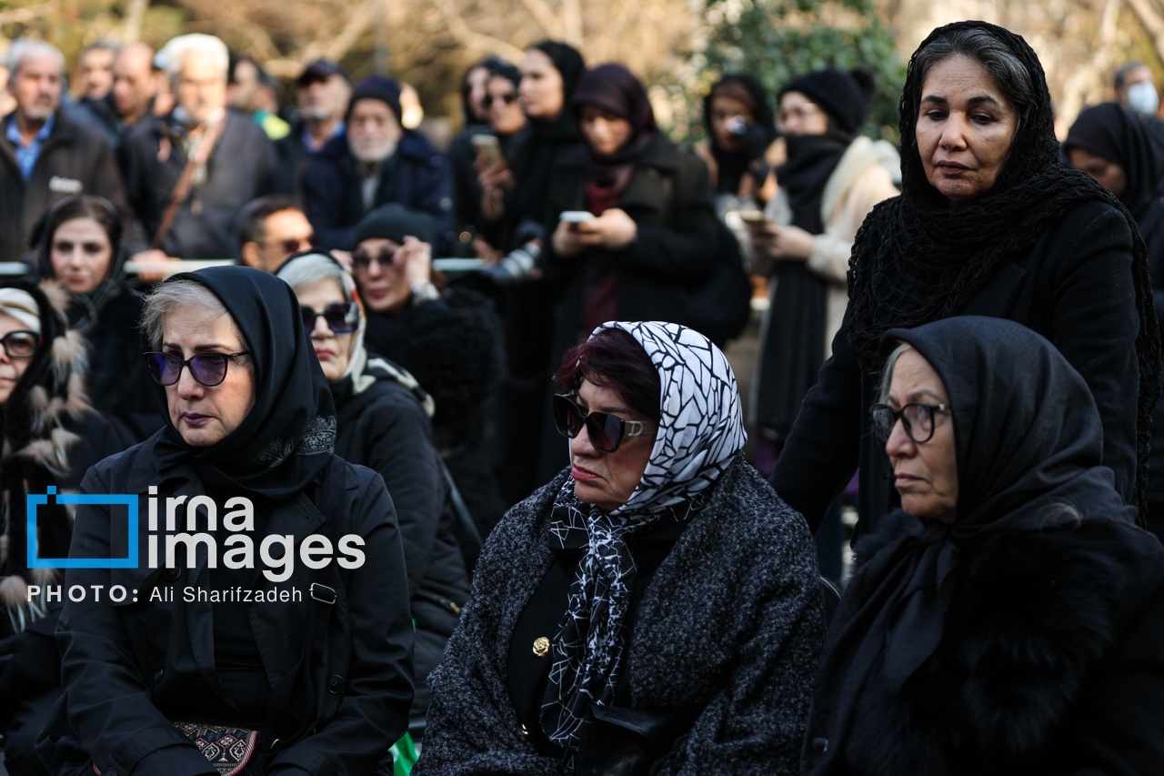 تصاویر: تشییع پیکر «ژاله علو»