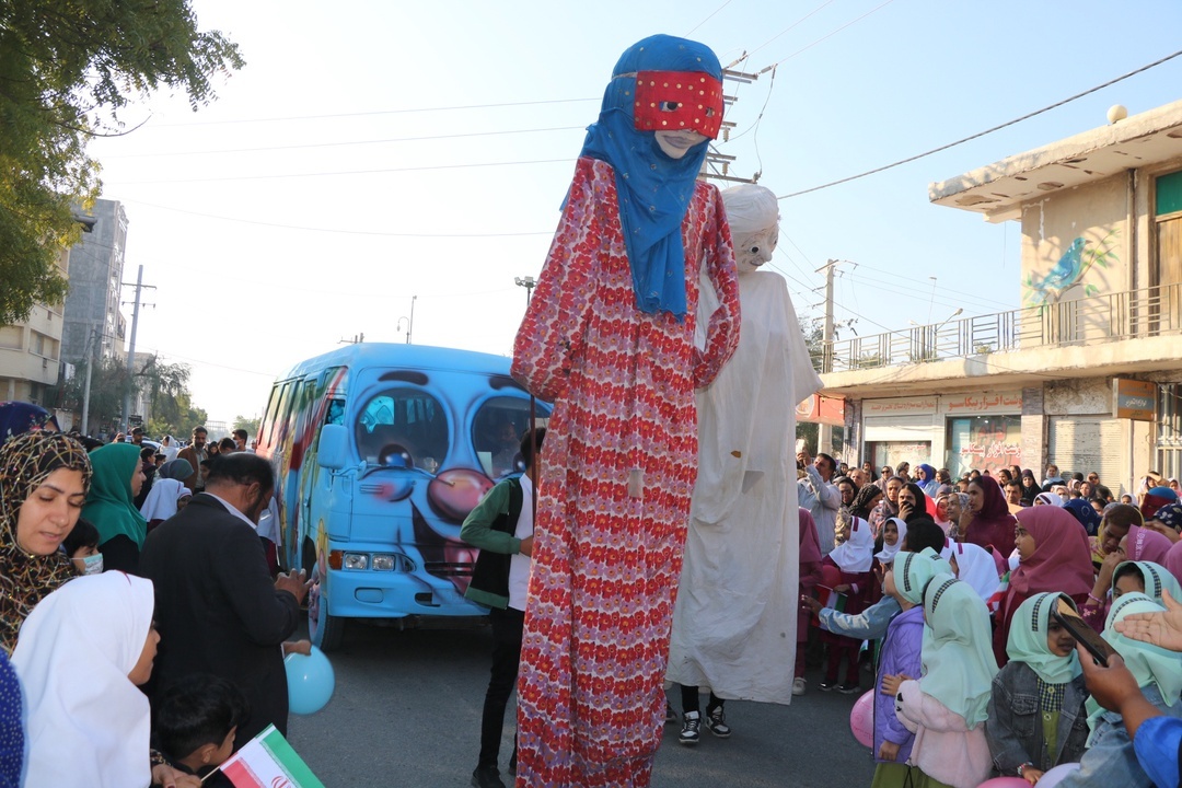 تصاویر: کارناوال جشنواره ملی تئاتر درسی در میناب